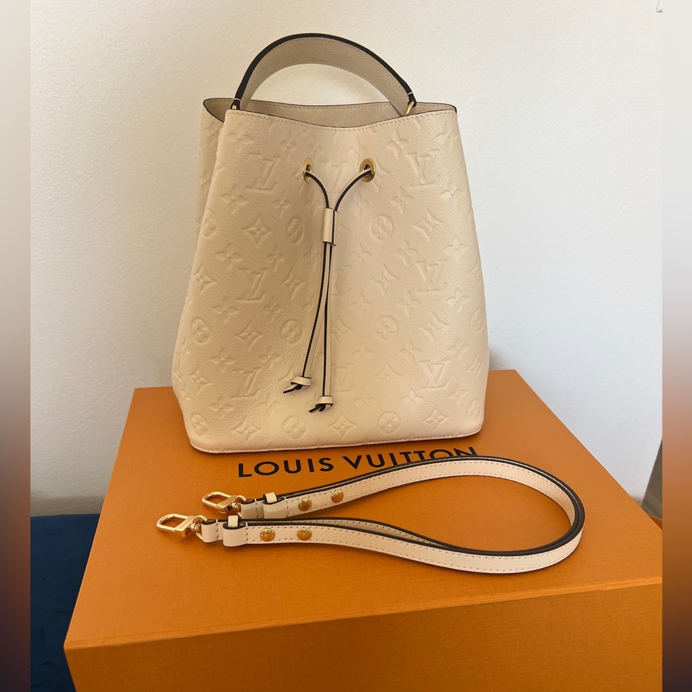 Louis Vuitton Néonoé bag cream color Monogram Empreinte Leather. Held once.